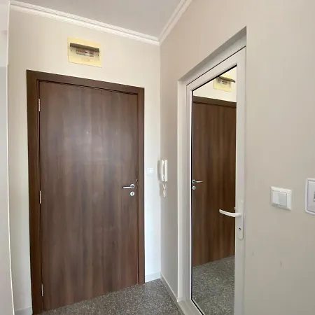 Admiral Plaza C52 Sunny Apartment *