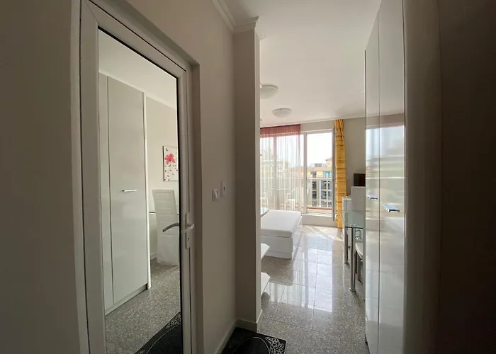 Апартамент Admiral Plaza C52 Sunny Слънчев бряг