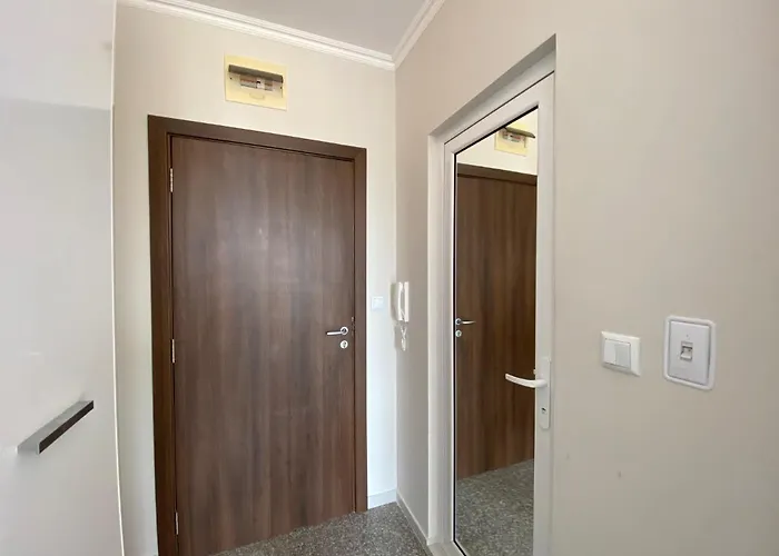 Admiral Plaza C52 Sunny Апартамент *