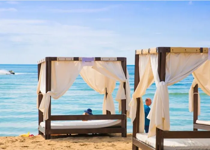 Admiral Plaza C52 Sunny Апартамент *